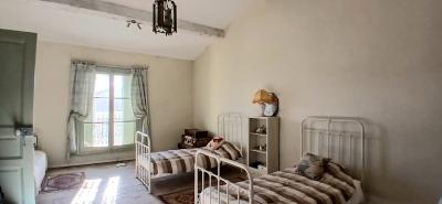 Impressive Maison-de-Maitre with Guest Gite and Pool