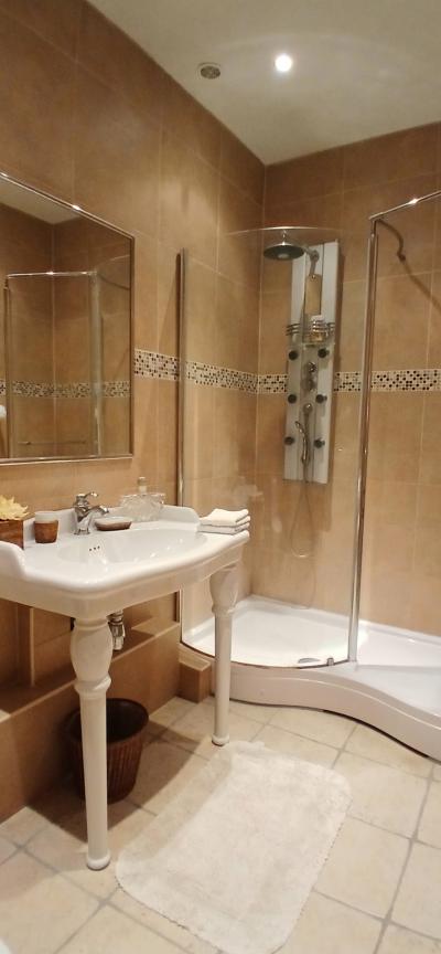 Impressive Maison-de-Maitre with Guest Gite and Pool