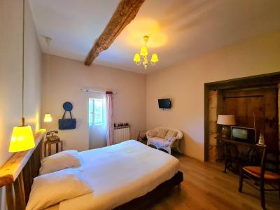 Beautiful Domain With Main House Guest House with Land and Open Views