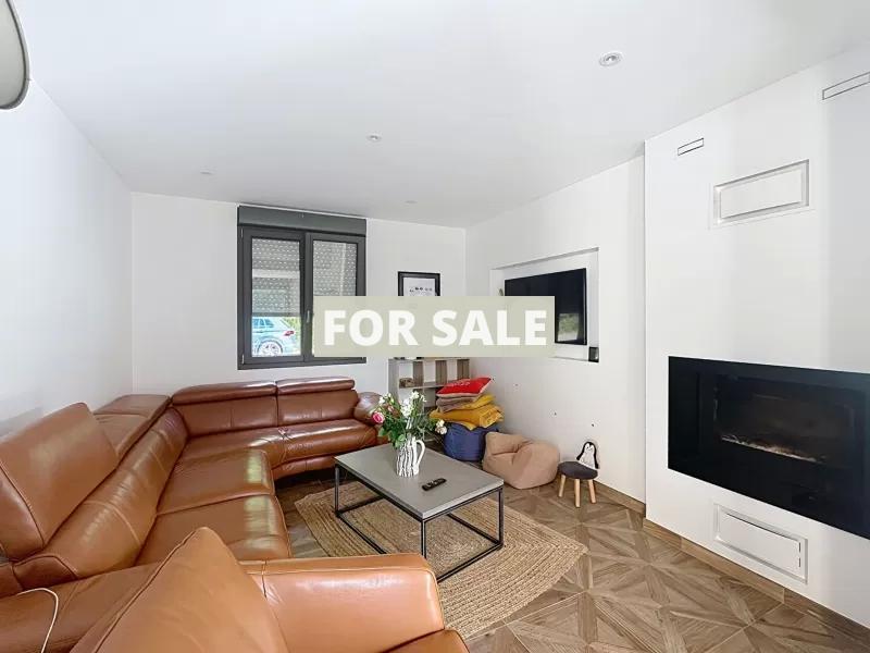 Detached Country House with Outbuilding