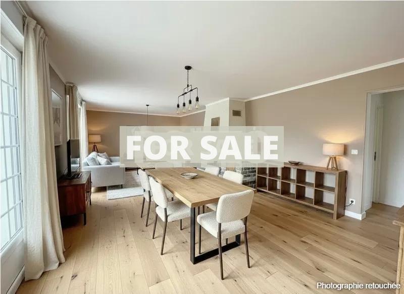 Detached House with Garden by the Coast