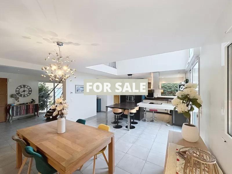 Detached House with Landscaped Garden