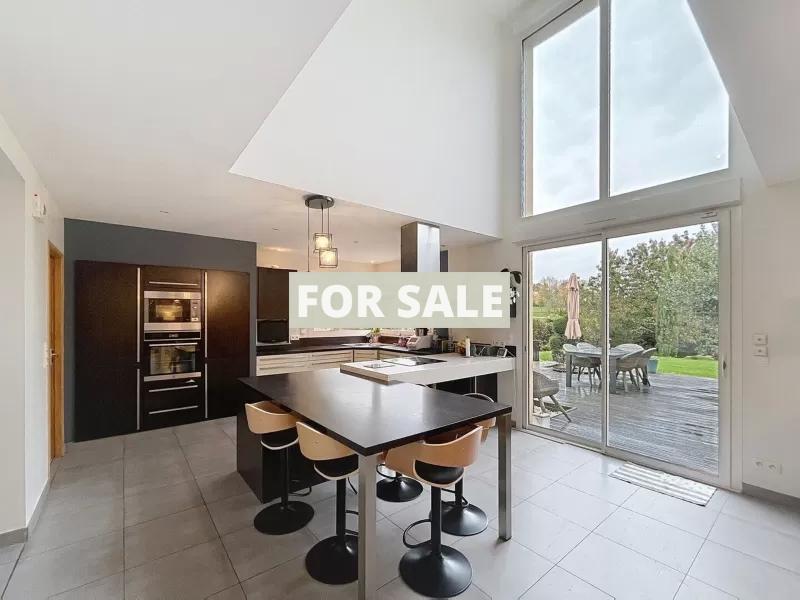 Detached House with Landscaped Garden