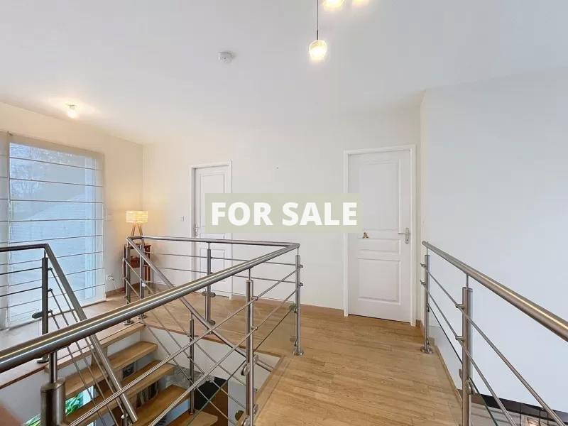 Detached House with Landscaped Garden