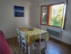 Lovely Villa with Pool Close to the Coast