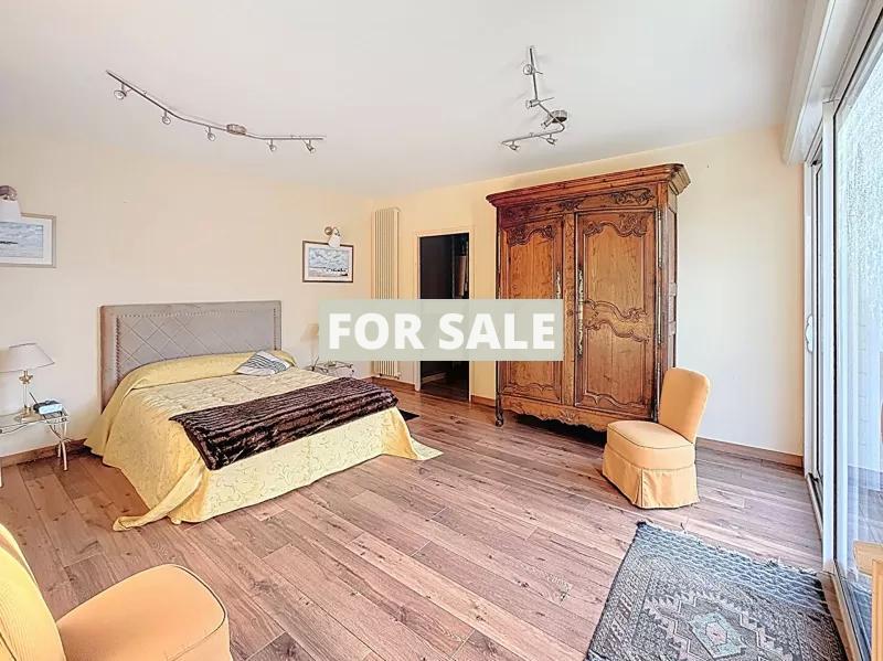 Lovely Family Home in Coastal Town