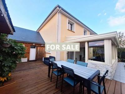 Contemporary Detached House with Lovely Garden