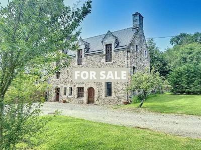 Detached Country House with Outbuilding