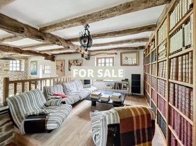 Detached Country House with Outbuilding
