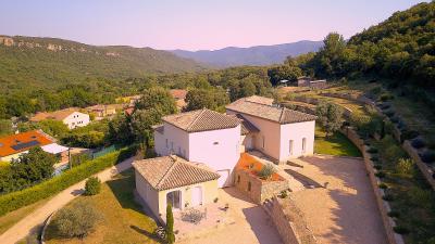 Superb High-end Single Storey Villa And Independent Guest Cottage