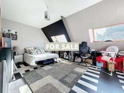 Detached Country House with Landscaped Garden