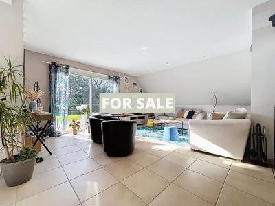 Detached Country House with Landscaped Garden