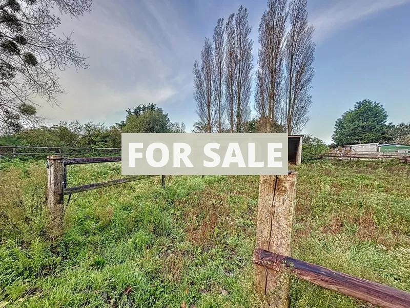 Barns and Land For Sale, Ideal for Horses