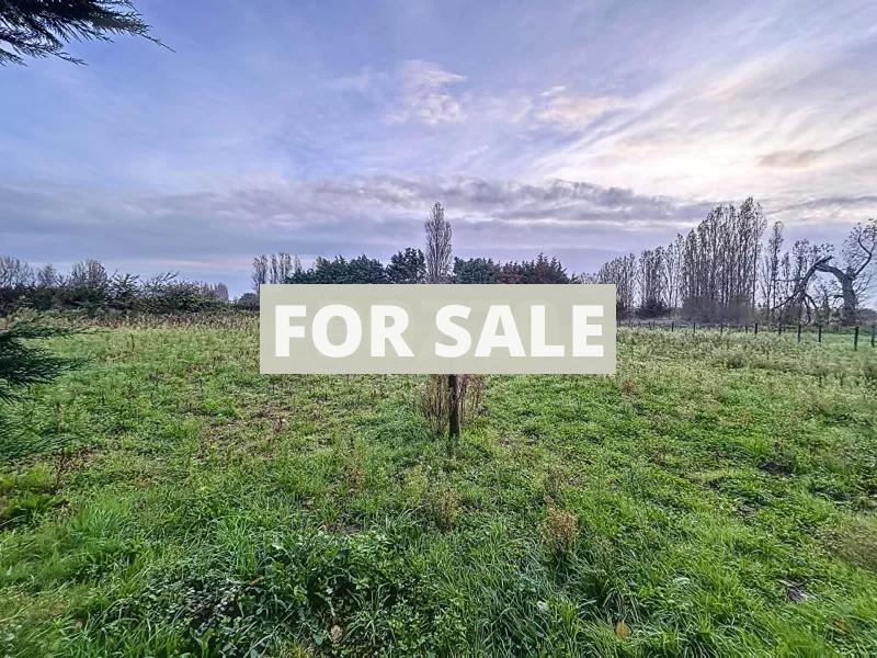 Barns and Land For Sale, Ideal for Horses