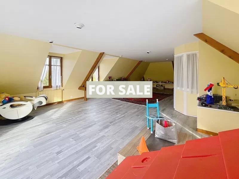 Detached Country House with Covered Swimming Pool