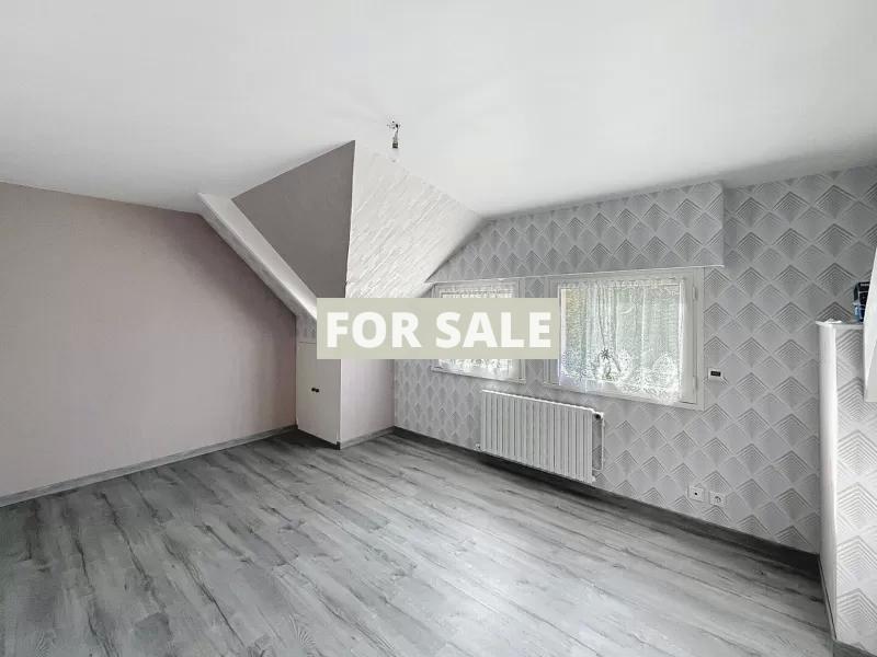 Detached Country House with Covered Swimming Pool