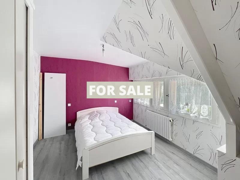 Detached Country House with Covered Swimming Pool