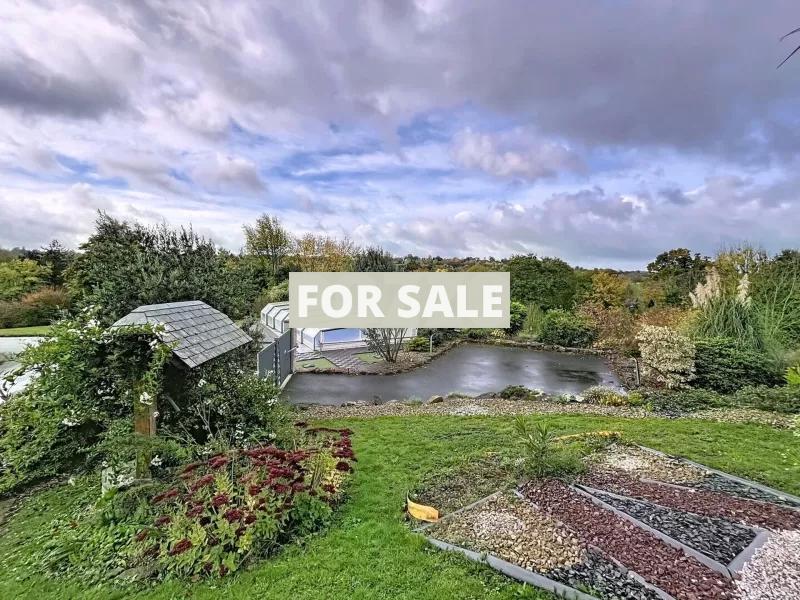 Detached Country House with Covered Swimming Pool