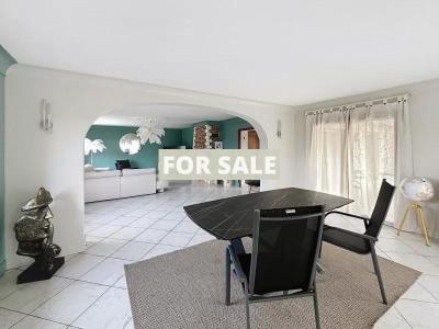 Detached Country House with Covered Swimming Pool