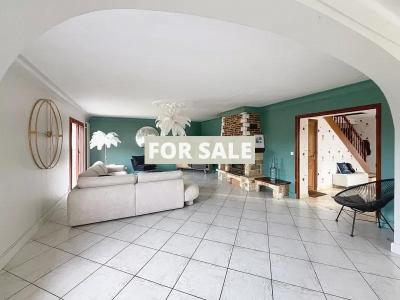 Detached Country House with Covered Swimming Pool