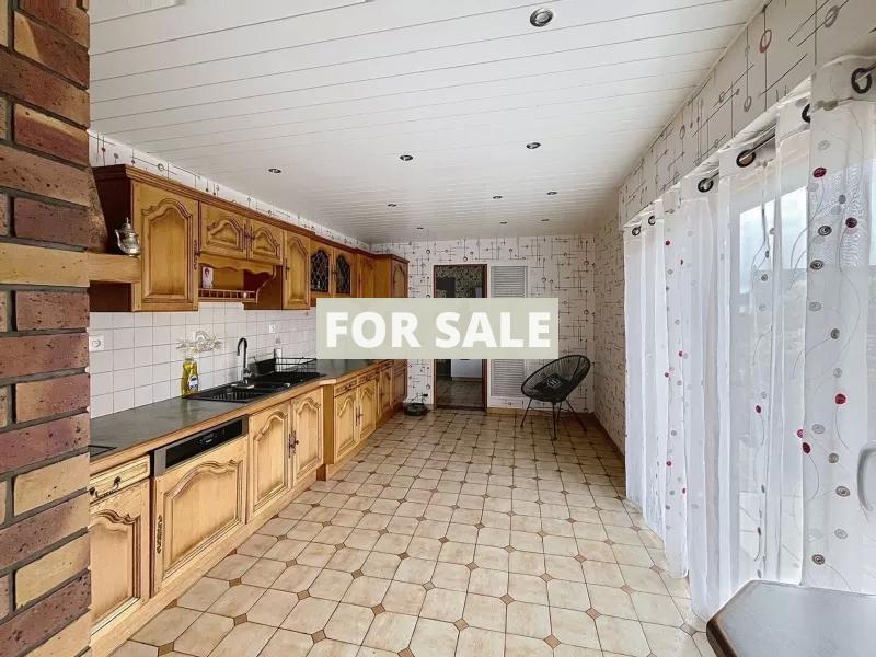 Detached Country House with Covered Swimming Pool