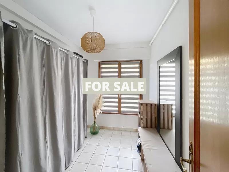 Detached Country House with Covered Swimming Pool