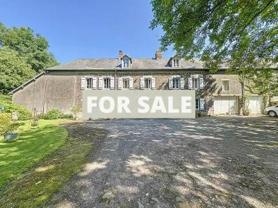Stunning Detached House with Lake