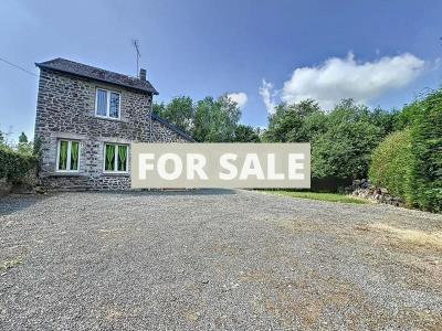 Stunning Detached House with Lake