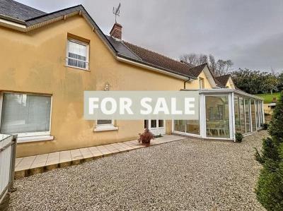 Lovely House and Garden 2.6km From the Coast