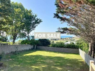 Detached House with Garden and Open Sea View