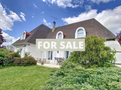 Detached House with Landscaped Garden