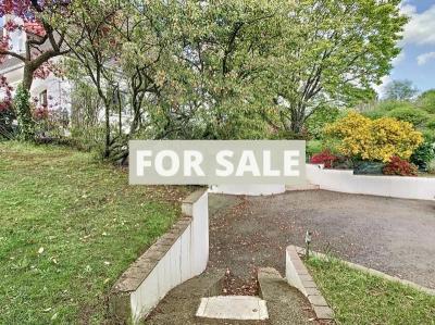 Detached House with Landscaped Garden