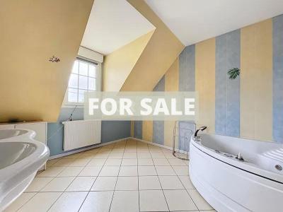 Detached House with Garden by the Coast