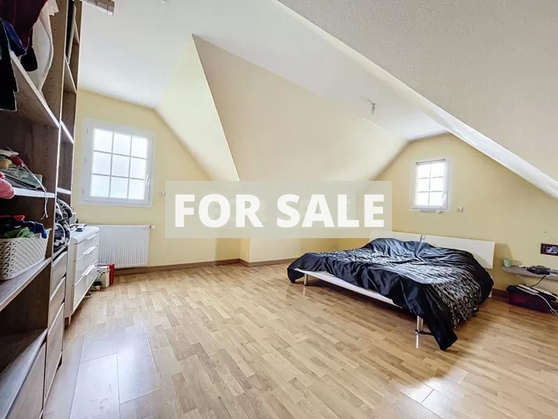 Detached House with Garden by the Coast