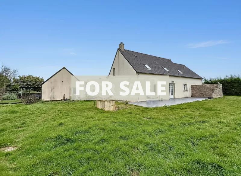 Detached House with Garden by the Coast