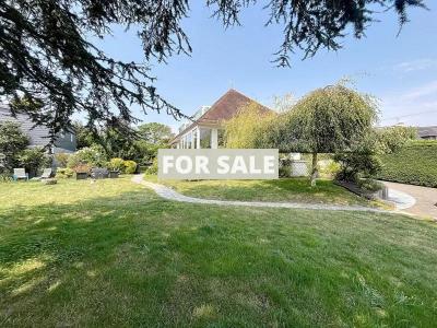 Detached House with Garden by the Coast