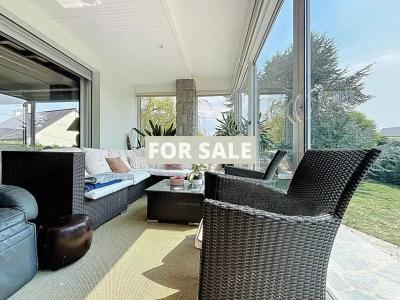 Detached House with Garden by the Coast