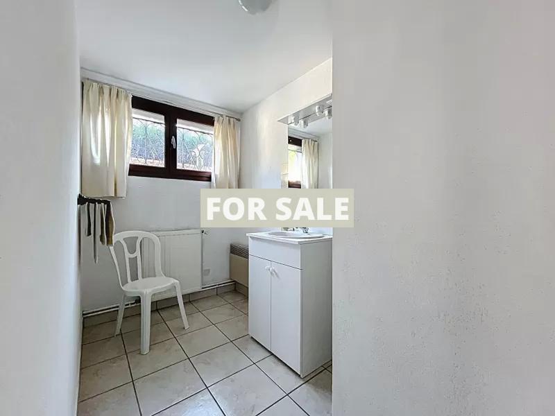 Detached House with Garden by the Coast