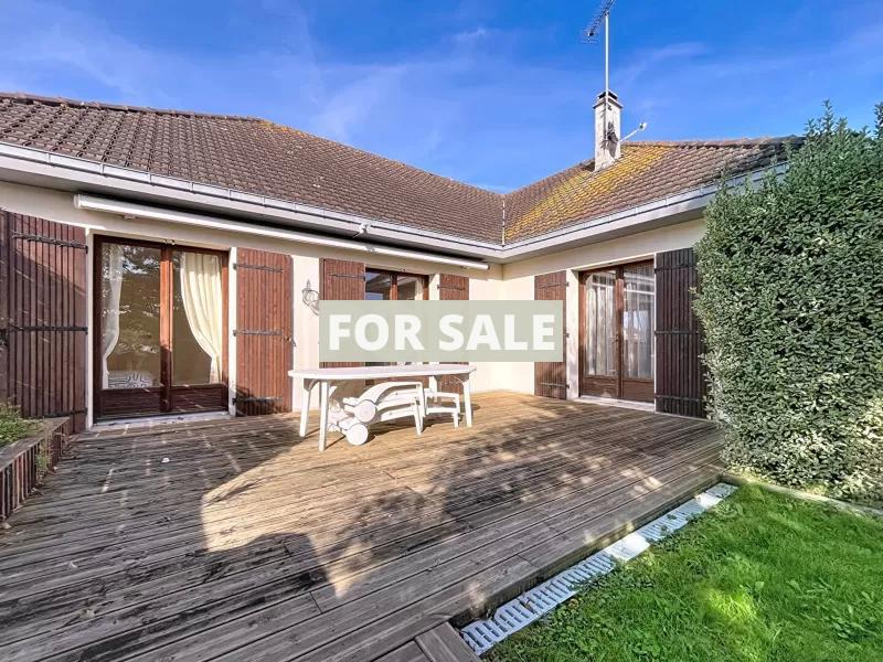 Detached House with Garden by the Coast