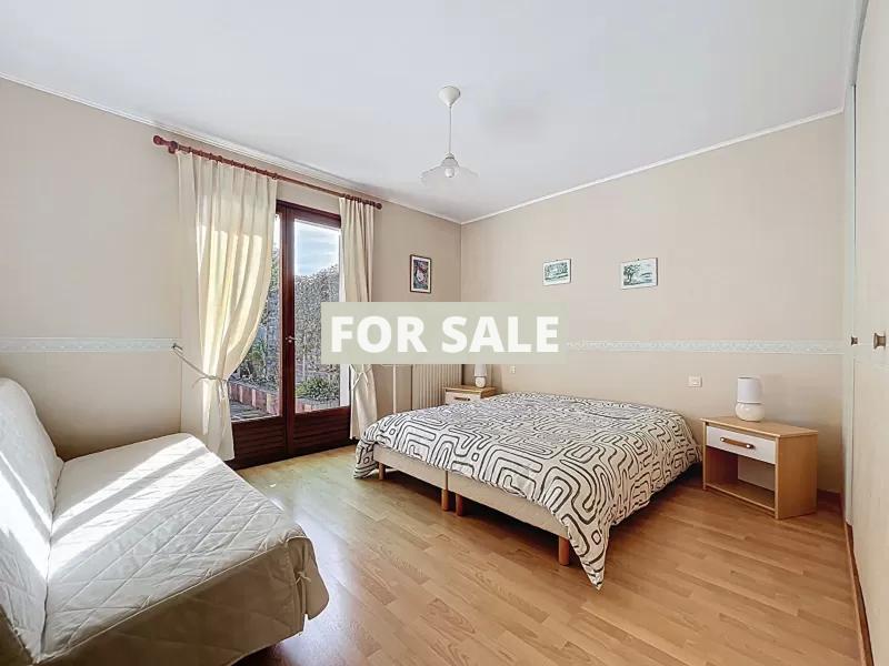 Detached House with Garden by the Coast