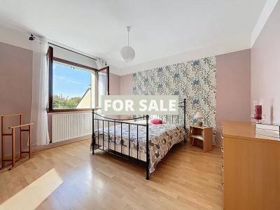 Detached House with Garden by the Coast