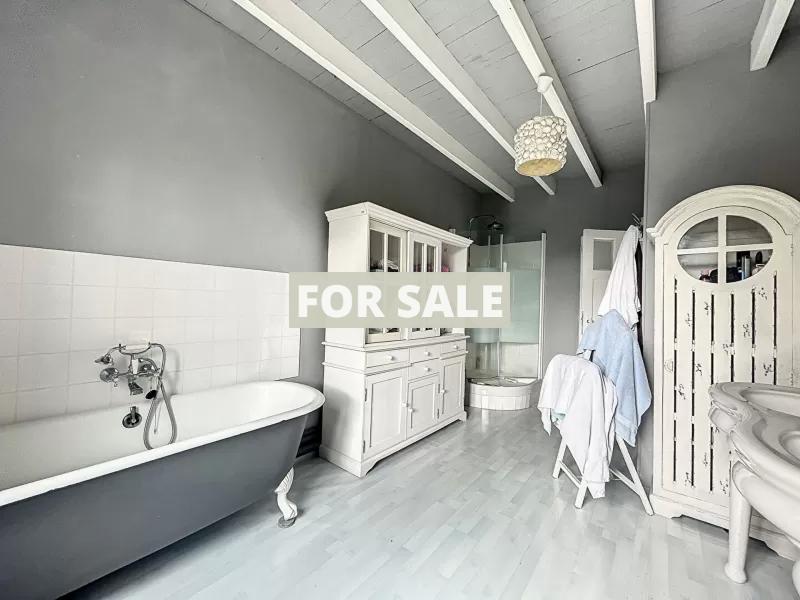 Detached Country House with Outbuilding