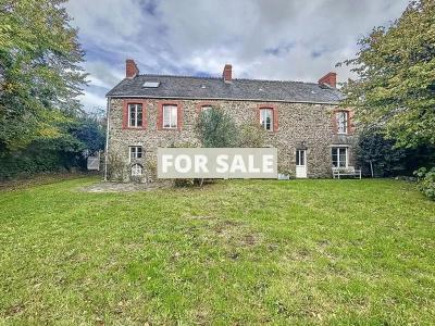 Detached Country House with Outbuilding