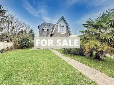 Detached House with Garden by the Coast