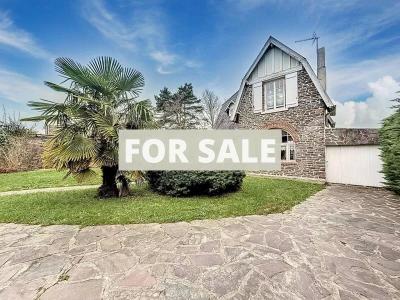 Detached House with Garden by the Coast
