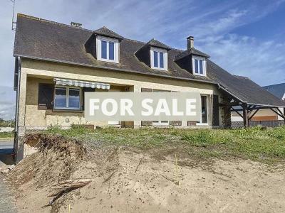 Detached House with Garden by the Coast