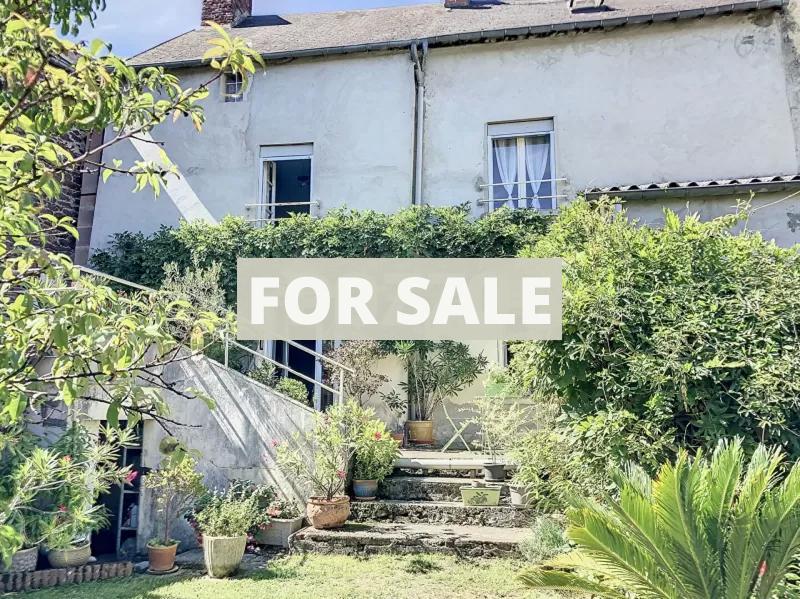Main Photo of a 3 bedroom  House for sale