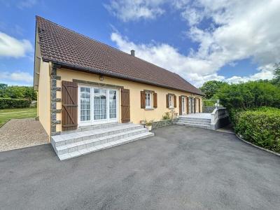 Detached House with Garden Close to the Coast