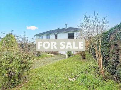 Detached House with Garden only 1.8km to the Sea