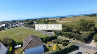 Detached House with Garden by the Coast